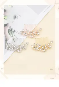 Detailansicht eleganter Braut-Haarkämme mit Kristallblumen in Silber Gold und Roségold