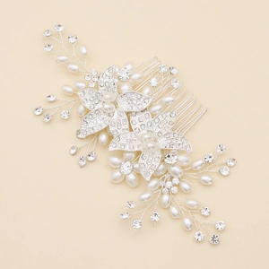 Peigne à cheveux de mariée argenté avec fleurs en strass et perles blanches élégantes