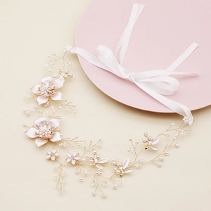Serre-tête de mariée fait main avec fleurs blanches, perles et cristaux sur fil doré