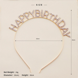 Dettaglio cerchietto HAPPY BIRTHDAY in strass dorati con diametro 15cm e altezza 16cm per feste