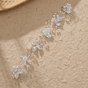 Peigne à cheveux mariage avec perles et feuilles argentées pour coiffures