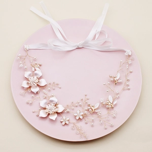 Bandeau de Mariée Fait Main Élégant en Alliage Fleur Blanche Künstliche Perle d'Imitation Cristal Ruban en Satin Bijoux de Cheveux Femme