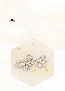 Détail de la barrette de mariée avec feuilles en alliage argenté et cristaux