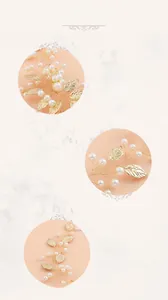 Détail d'un bandeau de mariée fait main avec perles, feuilles en métal et tissage en fil