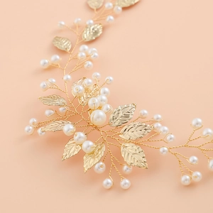 Bandeau de mariée élégant avec feuilles dorées, perles blanches et fil torsadé à la main