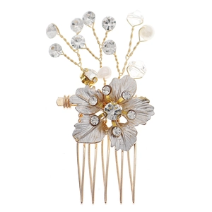 Silberner Braut-Haarkamm mit Strasssteinen und rosa Perlen auf goldenem Metallsockel