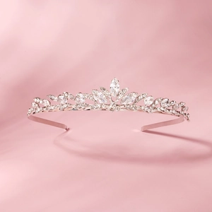 Couronne de mariée élégante en argent avec cristaux en forme de feuilles et de zircons