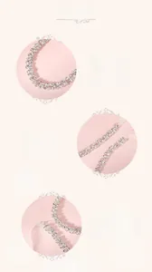 Détail du collier ras du cou en strass montrant les cristaux et le ruban de réglage