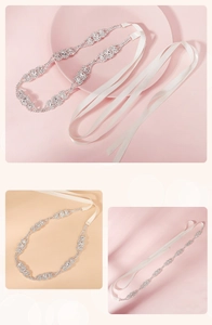 Détail d'une ceinture de mariée en cristaux étincelants avec rubans de soie blanche