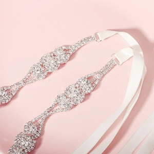 Ceinture de mariée élégante avec strass brillants et ruban en satin blanc pour robe de mariée