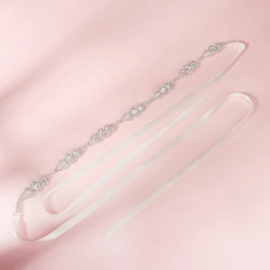 Ceinture de mariée élégante avec fleurs en cristal étincelantes et ruban en satin ivoire
