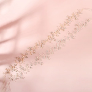 Ceinture de mariée faite main avec fil doré, perles blanches et accents de cristal