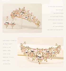 Details des Braut-Tiara-Kronen-Sets mit rosa Kristallen und passenden Ohrringen in Gold