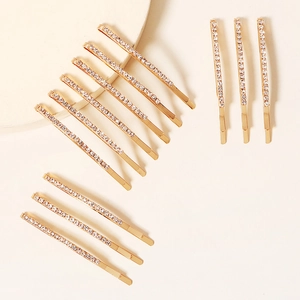 Set aus 11 goldenen Haarklammern mit glitzernden Strasssteinen im minimalistischen Design