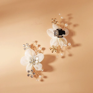 Detailed view of luxury bridal shoe clip with pearls, rhinestones and fabric flowers