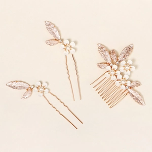 Detailed set of golden pearl flower bridal hair comb and U-shaped wedding hair pins