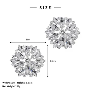 Size chart showing width 5cm and height 5.5cm for sparkling rhinestone shoe clips