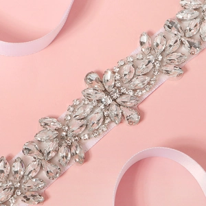 Ceinture de mariée de luxe avec cristaux marquise et goutte sur monture argent