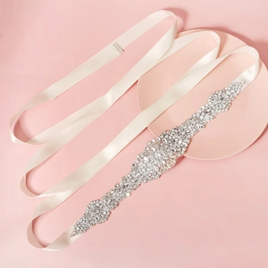 Ceinture de mariée élégante avec strass cousus main et paillettes sur ruban de satin