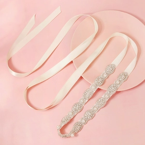 Ceinture de mariée élégante en ruban de satin ivoire avec strass et perles ovales