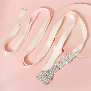 Ceinture de mariée élégante avec strass floraux sur ruban de satin crème pour robe de mariée