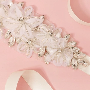 Squisita cintura da sposa con fiori in rete fatti a mano e strass lucidi per abiti da sposa