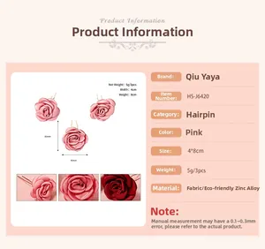 Vue détaillée d'épingles à cheveux roses en tissu faites main avec base en zinc