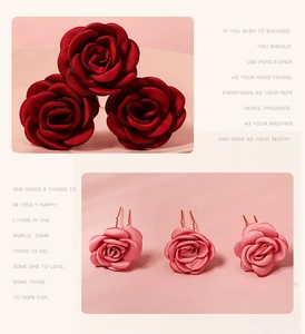 Gros plan détaillé d'épingles à cheveux en satin rose avec pétales délicats et pics en cuivre