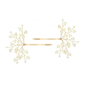 Detailansicht von zwei goldenen Haarnadeln mit weißen Kunstperlen im Zweigdesign