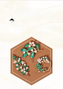 Details von dreiteiligen Vintage Goldlegierung Haarspangen mit Emaille-Blättern und Perlen