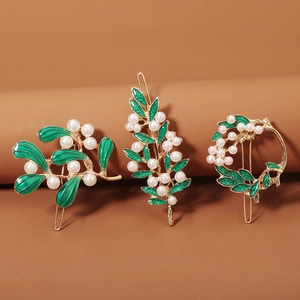 Vintage Weihnachten Haarklammern Legierung Grün Emaille Blatt Weiße Imitationsperle Gold Haarnadeln Damen Party Hochzeit Haarschmuck
