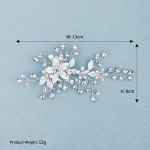 Pince à cheveux de mariée exquise avec fleurs en strass argentés et pendentifs en cristal