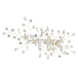 Pince à cheveux de mariée argentée avec des fleurs en cristal et motifs de feuilles