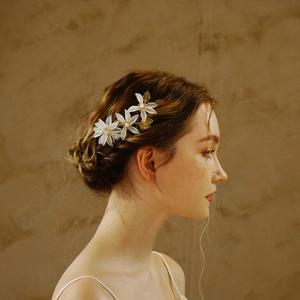 Vintage Bridal Hair Comb White Acrylic Flower Gold Leaf Artificial Pearl Wedding Hair Accessories For Brides Women Party Headpiece