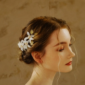 Elegant bridal hair comb with white acrylic flowers and pearls for vintage wedding styling