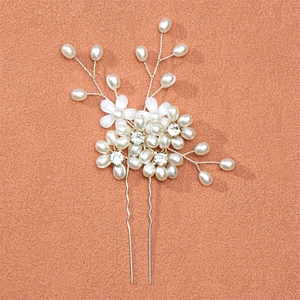 Spilla per capelli da sposa con fiori bianchi e perle su filo d'argento lucido
