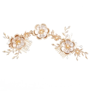 Bridal hair comb set with golden metal leaves, white fabric flowers and pearls