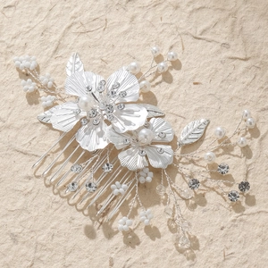Peigne à cheveux de mariée fait main avec alliage d'argent, perles et cristaux brillants