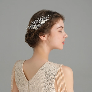 Elegant bridal hair comb with pearls and rhinestones on silver wire for wedding hairstyles
