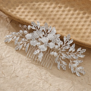 Peigne à cheveux de mariée avec feuilles argentées, perles blanches et strass brillants