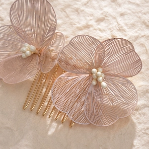 Rosa Metallblumen-Haarkämme mit Perlen für Brautfrisuren und Hanfu-Haarschmuck