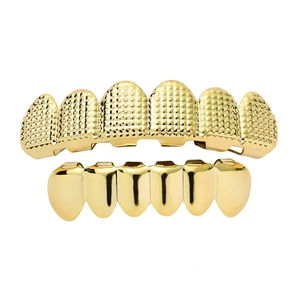 Ensemble de grillz hip hop plaqué or avec texture quadrillée et dents lisses