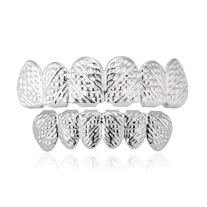 Hip-hop grillz set in zilver met kruistextuur en diamantgeslepen bladpatronen