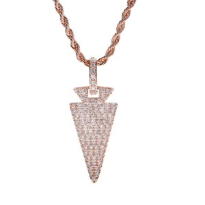 Collar con colgante de punta de flecha en oro rosa con micro-pavé de circonitas cúbicas