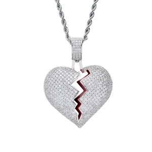 Collier Pendentif Cœur Brisé Hip Hop Cuivre Micro Incrusté Zirconia Pendentif Iced Out Avec Chaîne en Acier Inoxydable Bijoux Cadeau