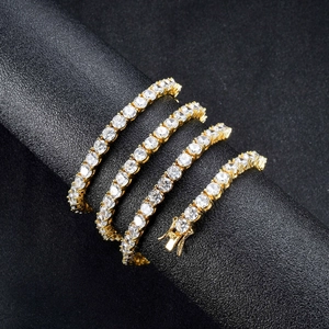 Détails de la chaîne tennis dorée de 4mm avec zircons cubiques et fermoir de haute qualité