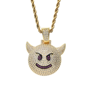 Pendentif diable emoji hip hop doré avec incrustations de zircons violets