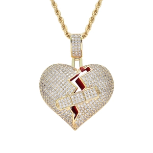 Collier hip hop avec pendentif cœur brisé doré serti de zircons et chaîne torsadée