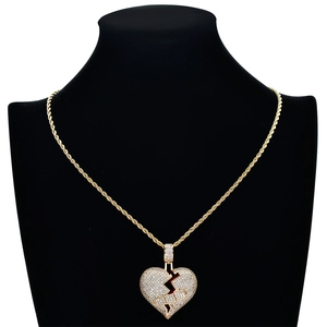 Collier hip hop avec pendentif cœur brisé en zircons micro-pave et chaîne en or torsadée