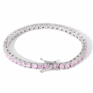 Nahaufnahme der 4mm rosa Zirkonia-Tenniskette mit sicherem Doppelverschluss auf Silberbasis